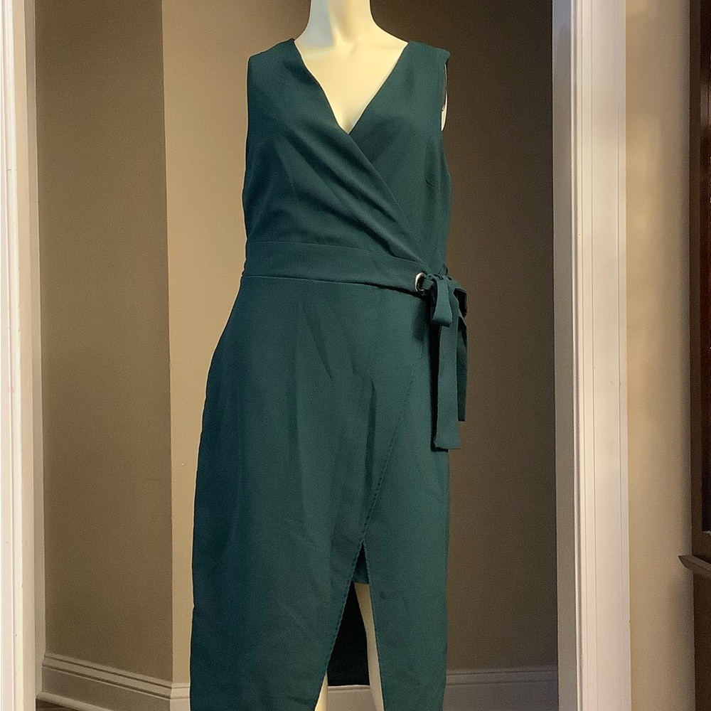 Chic Green Asymmetrical Dress with Modern Flair